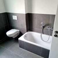   Toilette und Badewanne von MLC Bau